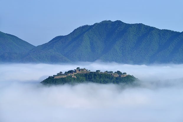 ２０１５年５月にとらえた竹田城。今でも年に約２５０日は撮影している（写真：吉田利栄さん提供）