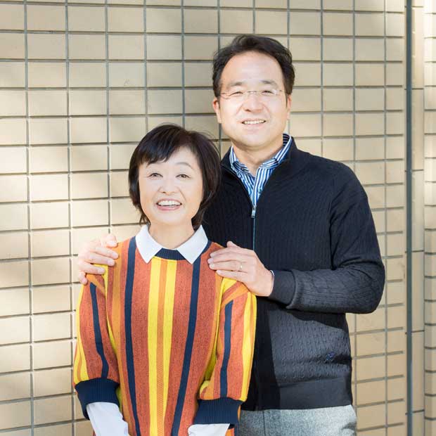 スポーツジャーナリストの増田明美さん（左）と、ファイナンシャル・プランナーの木脇祐二さん夫妻（撮影／写真部・堀内慶太郎）