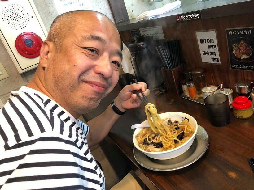 「らーめん 潤」店主の松本潤一さん。「ラーメン屋は人を幸せにするいい商売」（筆者撮影）
