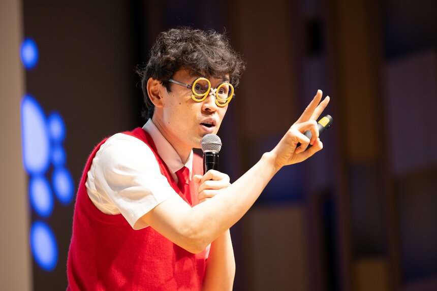 午前の部と午後の部、両方に出演した数学教師芸人タカタ先生。いろいろな形の数字が紹介され、数字のヒミツを楽しく学べました！