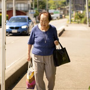 ポーラの102歳現役美容部員「10日に一度の美容院」を欠かさないワケ　「バスに乗って出かける」ことが健康の秘訣