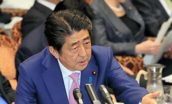 旧統一協会と関係深めた安倍元首相 背景に「虚偽答弁」の成功体験か