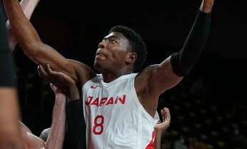 八村塁「レイカーズ残留」が持つ意味 真のスター選手へ、NBA5年目で担う“重責”
