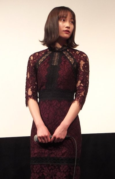 映画「ラーメン食いてぇ!」完成披露試写会で、舞台あいさつをする主演の中村ゆりか(撮影・大塚淳史)