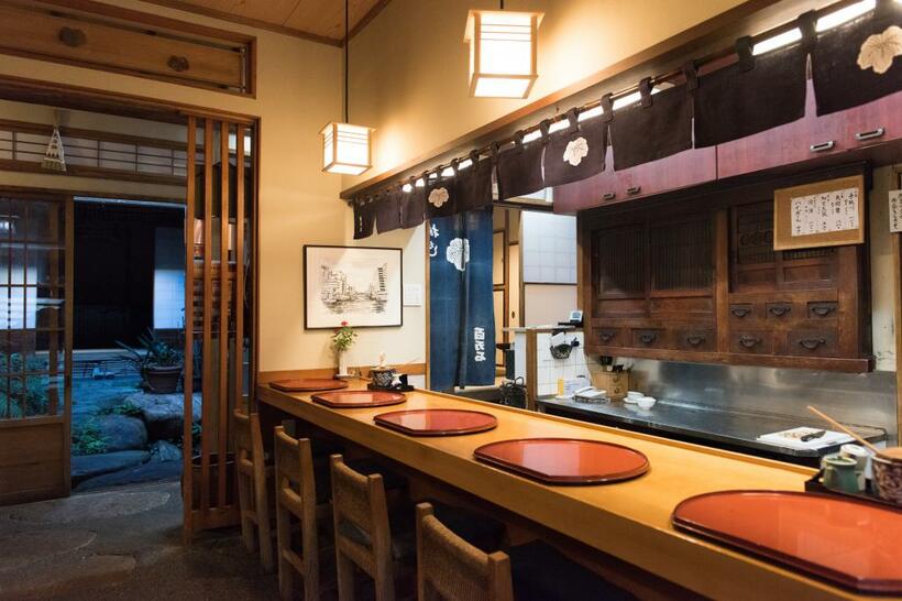百万石／東京都台東区柳橋１－１２－１２（営）１１：４５～１３：３０　１８：００～２１：００Ｌ．Ｏ．（休）土日祝　（撮影／写真部・小山幸佑）