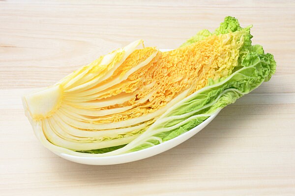葉の色が一般的な物より濃くその分栄養価も高い「オレンジ白菜」