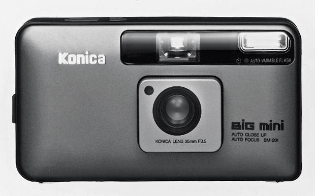 コニカ BiG mini。写真家・HIROMIXが作品制作に使用したことで有名に。ヒット商品となりシリーズ化された。写真のものは2代目のBM－201（1990年）