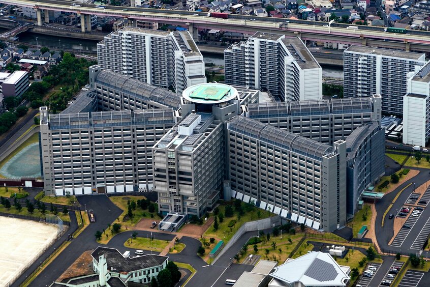 東京拘置所。医師へのパワハラや人事権の乱用が常態化しているという。本誌の取材に「公益通報があったかの有無も含め、お答えは差し控えさせていただく」(総務部調査官)