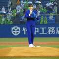 川口春奈、石原さとみの“ノーバン”に、驚異の145キロも 始球式を沸かせた著名人たち