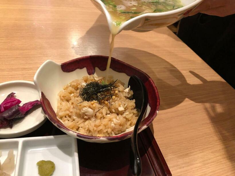 「八代目けいすけ」は締めにふぐ茶漬けも食べられる。「ふぐ茶漬け用ご飯」は一食500円（筆者撮影）