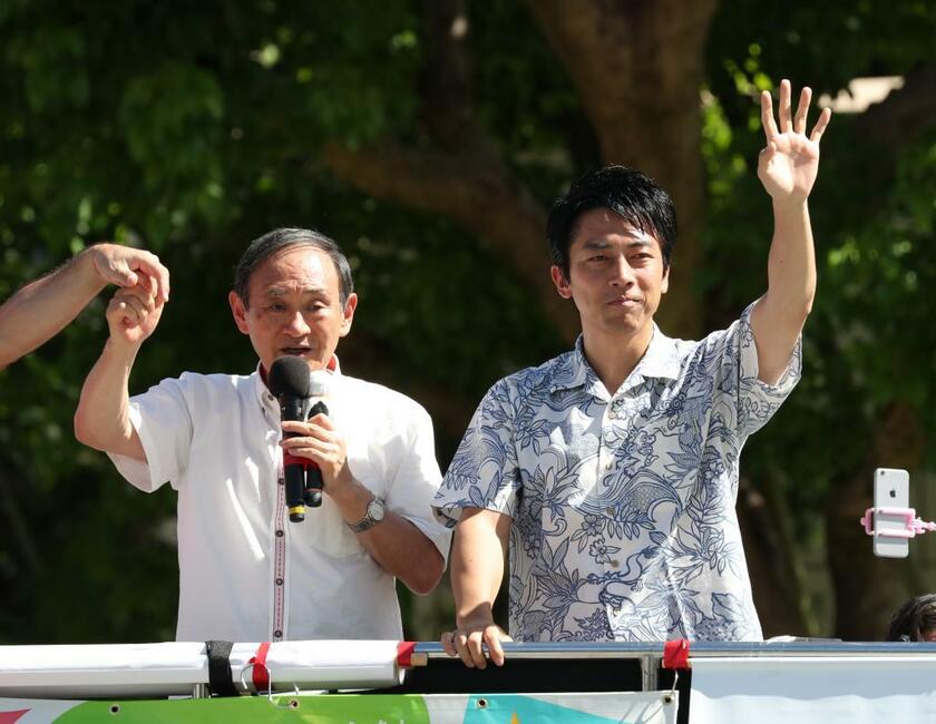 自民党の応援議員は小泉進次郎などを除いて街頭には立たず、水面下で企業回りなどに動いている　（ｃ）朝日新聞社