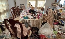 自身が「ゴミ屋敷状態」と認めるほど床までモノでいっぱい 片づけたら誰でも呼べる家になった