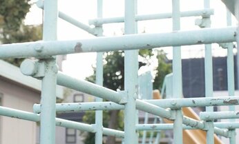 SNSに「美女とデート」の文言と写真を投稿する先輩 女性「キモいな」と思っても断れなかったわけ