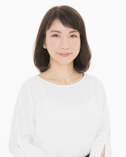 村木宏衣(むらき・ひろい)さん/アンチエイジングデザイナー。大手エステティックサロン、美容医療クリニックでの勤務を経て独自の美容メソッドを確立。著書『整筋・顔体大全』(日経BP社)が話題に