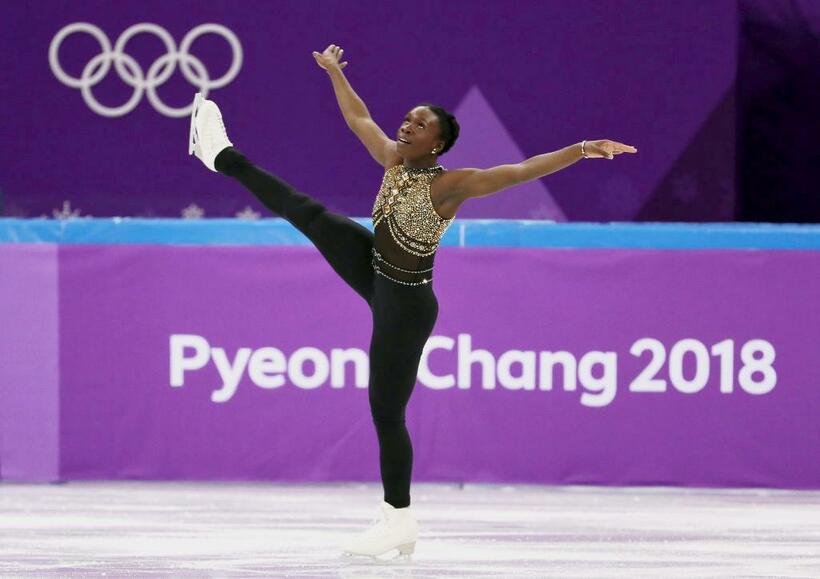 平昌五輪フランス代表のマエ＝ベレニス・メイテのパンツスタイルの衣装（写真／GettyImages）