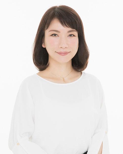 村木宏衣（むらき・ひろい）さん／アンチエイジングデザイナー。大手エステティックサロン、美容医療クリニックでの勤務を経て独自の美容メソッドを確立。著書『整筋・顔体大全』（日経BP社）が話題に