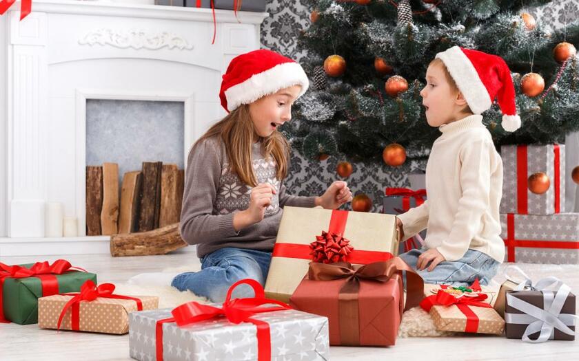 クリスマスプレゼントを巡り親子で会話してみると、意外な子どもの一面が見えるかも（写真／gettyimages）