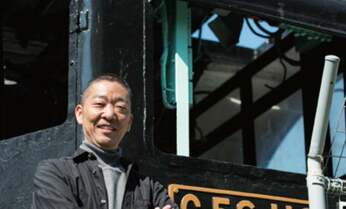 天職は「輸送係」だった? 鉄道ファンの現役行司が紹介する大相撲と鉄道の意外な関係