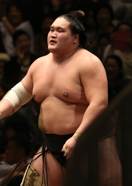 照ノ富士は九州場所に出る心境について「不安はある。40~50%の力で通じるのかって」と語ったという (c)朝日新聞社