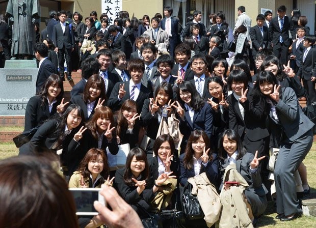 入学式の日の新大学生たち。写真は筑波大　（c）朝日新聞社　＠＠写禁