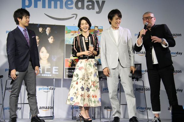 「Amazonプライムデー」記者発表会に登場した(左から)三浦貴大、剛力彩芽、千原ジュニア、野生爆弾くっきー(撮影/編集部・大塚淳史)