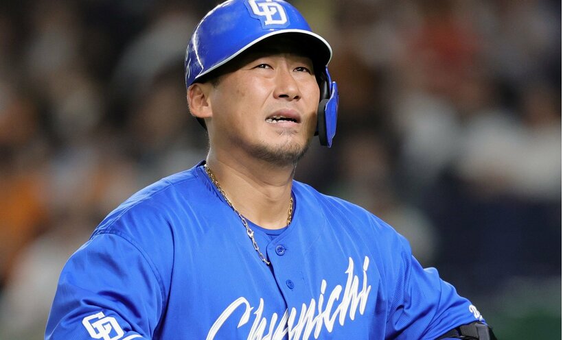 凡打に倒れ渋い表情の中日・中田翔（日刊スポーツ）