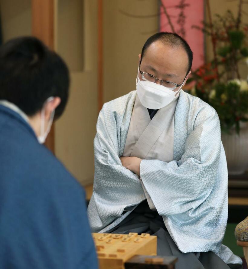 渡辺明は最後でわずかに競り負けたものの、底力を見せて名勝負を演じた。「冬将軍」の異名のとおり、ここから巻き返せるか（ｐｈｏｔｏ　代表撮影）