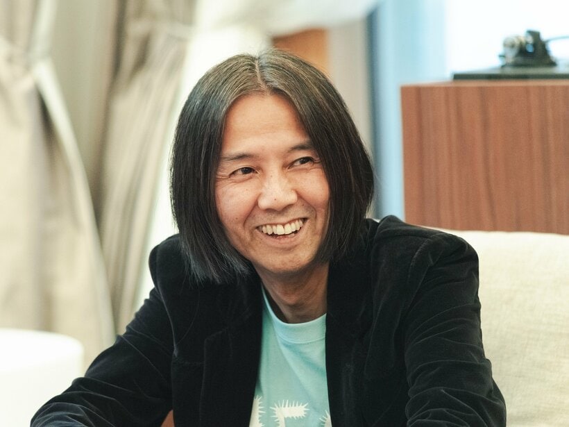 「本を書くことで、自分のキャリアがいかに寄り道ばかりで、複雑に曲がりくねっていたかを痛感しました」と語る高野寛さん（撮影／小財 美香子）