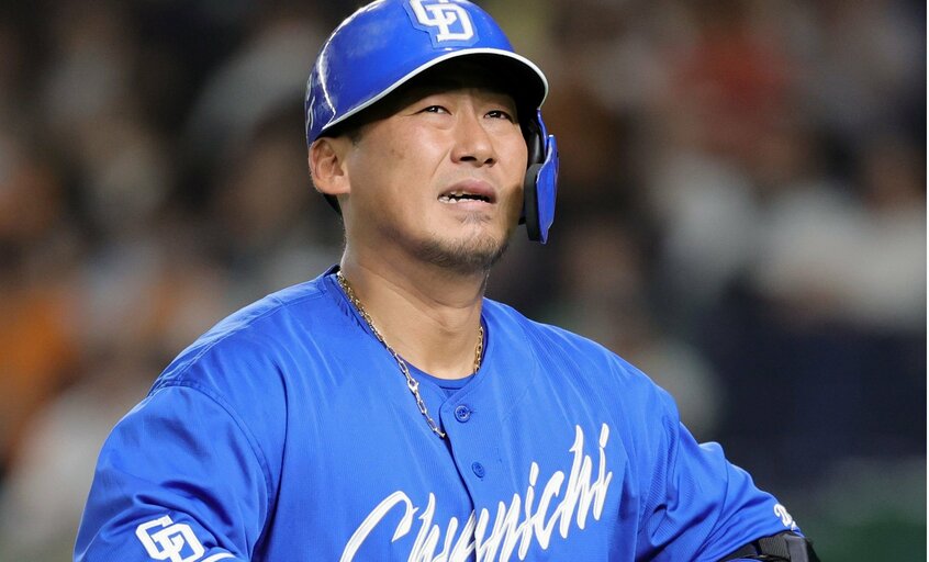 凡打に倒れ渋い表情の中日・中田翔（日刊スポーツ）