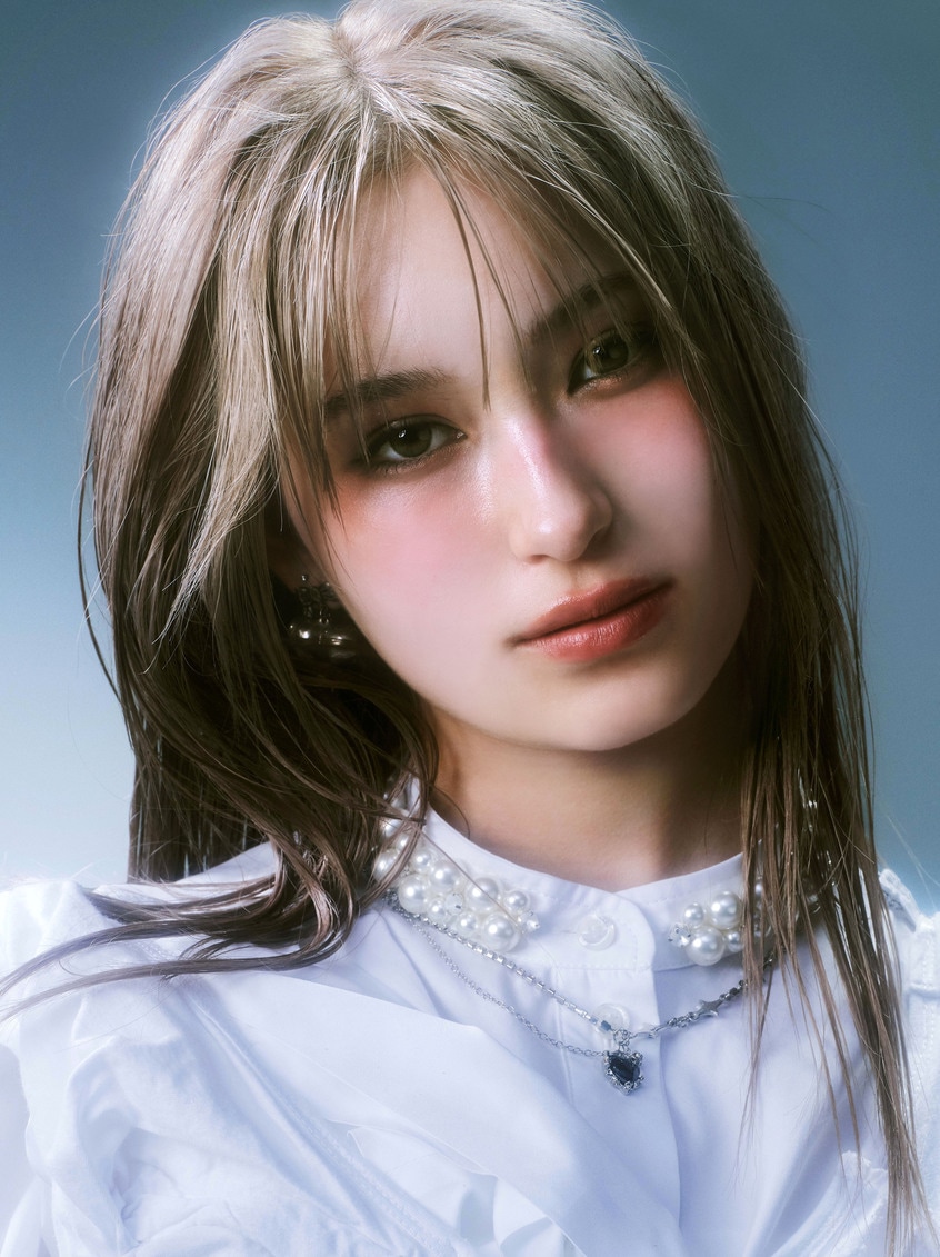 Emi/2009年生まれ、京都府出身。力強いハイトーンボイス、圧倒的な声量と表現力が魅力。完璧を追求する努力家(写真/事務所提供)