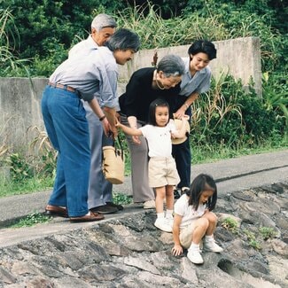 「ねぇ、今日の夕食はなあに?」眞子さんと佳子さまもペロリと食べた 秋篠宮家元料理番の特製カレーレシピ