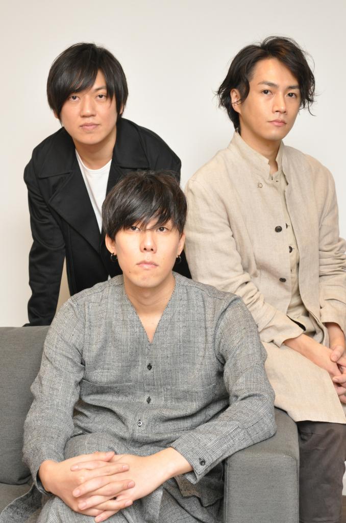 野田洋次郎がボーカルを務めるバンド・RADWIMPS。中央下が野田（C）朝日新聞社