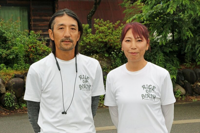 「農業機械が高すぎる」と話す、新潟県南魚沼市の米農家・笛木竜也さんとこずえさん＝米倉昭仁撮影