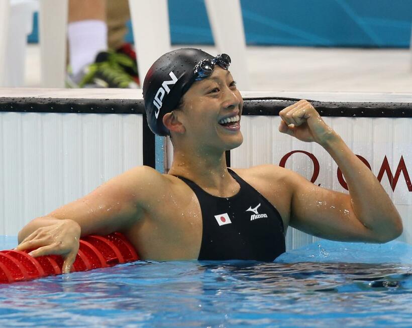 ２０１２年ロンドン五輪女子１００メートル背泳ぎで銅メダルを獲得した寺川綾　（ｃ）朝日新聞社