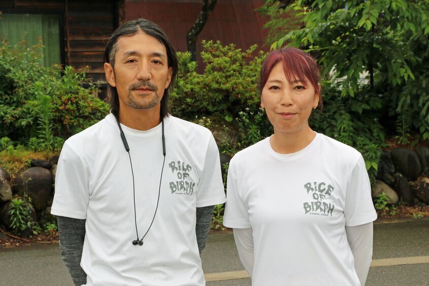 「農業機械が高すぎる」と話す、新潟県南魚沼市の米農家・笛木竜也さんとこずえさん=米倉昭仁撮影