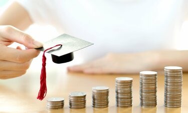 【大学ランキング】早慶は値上げ、東大も値上げを検討。学費値上げが続くなか、初年度納付金の安い大学は？
