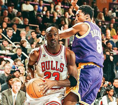 現役時代のマイケル・ジョーダン(左)とコービー・ブライアント(右)(写真/Getty Images)