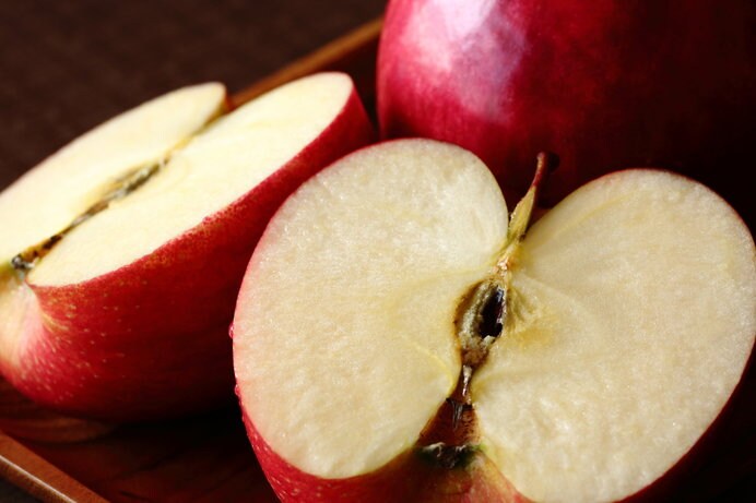 旬のリンゴの味は格別です。リンゴは栄養も豊富なのでぜひ毎日の食卓に！