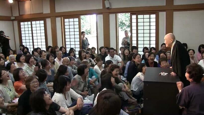 京都の寂庵で月に一度行っていた法話。多くの人が瀬戸内寂聴さんの話を楽しみにしていた　（ｃ）２０２２「瀬戸内寂聴　９９年生きて思うこと」製作委員会　
