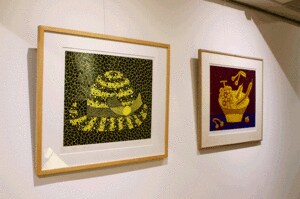 草間彌生氏の作品を展示する香港のギャラリー。海外コレクターも多く、１００万円台から１億円超まで作品は多彩