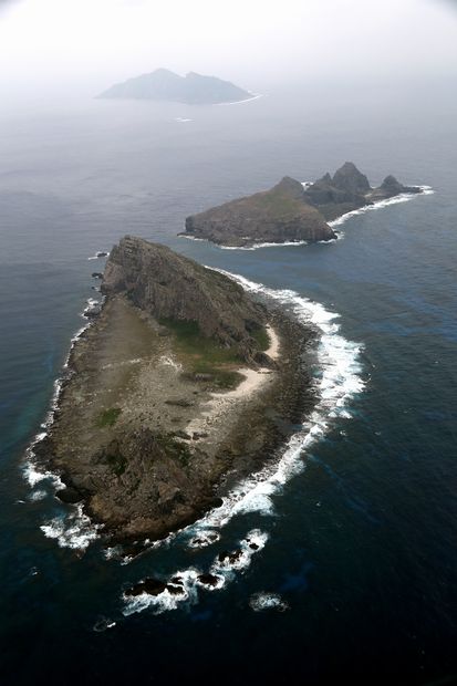 緊張状態が続く尖閣諸島。「周辺空域には偶発的な事故を防ぐため、敵の挑発にも冷静に対処できる、能力の高い自衛隊員が配備されている」（宇都さん）　（ｃ）朝日新聞社