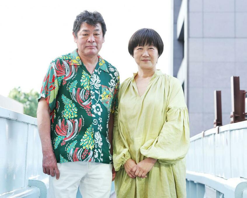 赤井英和さん(左)と赤井佳子さん
