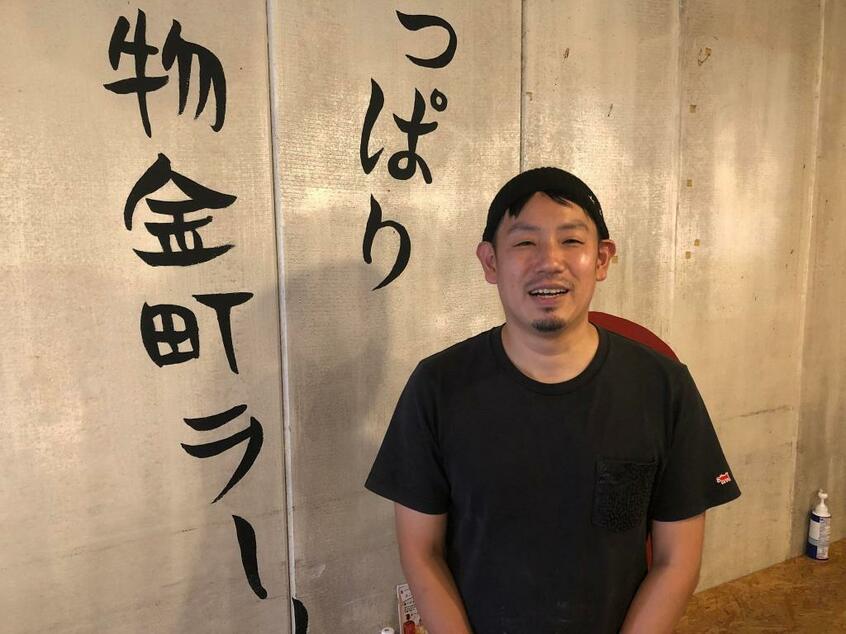 「金町製麺」店主の長尾優介さん。イタリアンや和食の敬遠もある長尾さんだからこそできる、金町製麺のスタイルがある(筆者撮影)