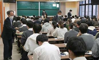 チャットGPT は早慶合格レベルの実力? 共通テストを解かせた結果から見えた強みと弱み