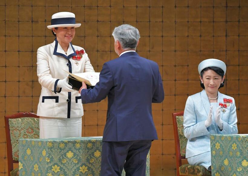 5月22日、皇后雅子さまは全国赤十字大会で初の単独公務に臨んだ。東京・渋谷区の明治神宮会館にて　（ｃ）朝日新聞社