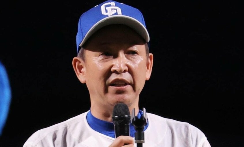 昨年のシーズン最終戦の後にあいさつする立浪前監督