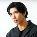 「賀来賢人」が鬼才監督と挑んだ歌舞伎町での“ゲリラ撮影” 「悪いことしてるんじゃないかって、興奮した」