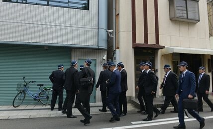 大阪府警捜査4課は“桜の代紋”？ 捜査対象に暴行疑い　元検事からは「まだやっていたのか」の声