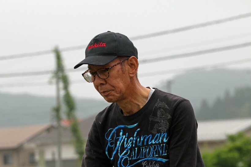 「高齢者が米作りを引退しても、その水田を引き受ける人がもういない」と語る、福島県天栄村の米農家・吉成邦市さん＝米倉昭仁撮影
