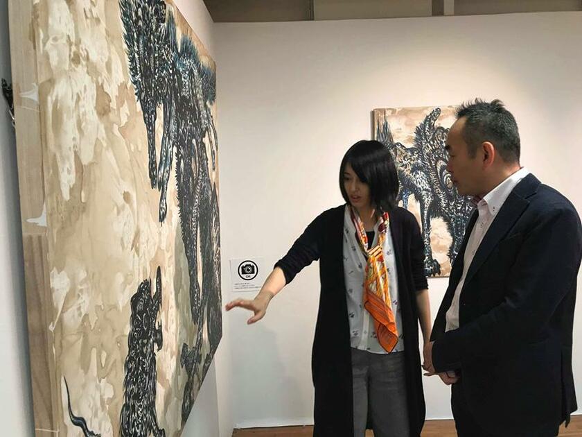 2018年12月、はじめて「作品を手に入れたい」と思ったとき。「アーティストの小松美羽さんから直接解説を聞けるのは、まさに現代アートをコレクションする醍醐味です」
